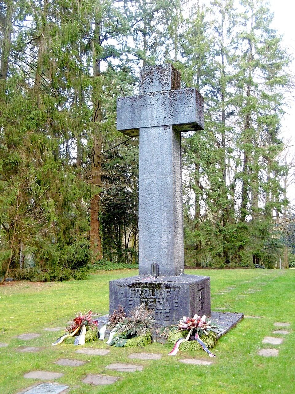 Hochkreuz auf Waldfriedhof Aachen